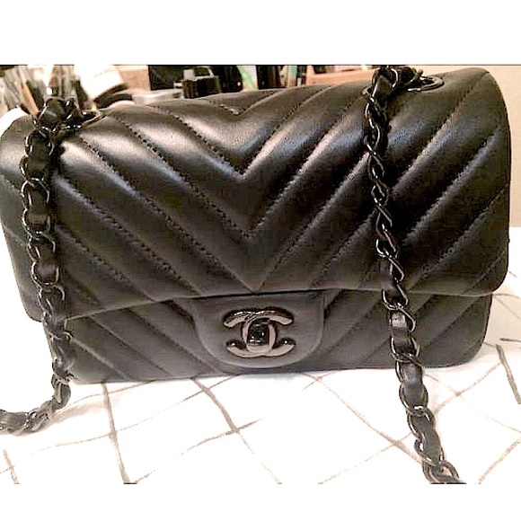RARE CHEVRON CHANEL MINI FLAP - Picture 1 of 16